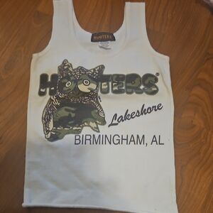 Hooters White Tank Top with Graphic Print
